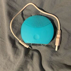 FOREO Turquoise Cleansing Device with USB Cable